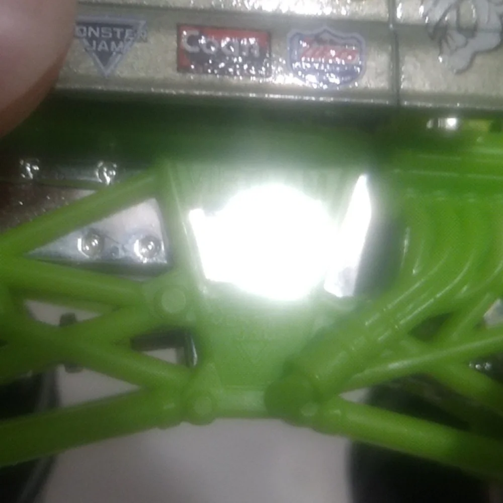HTF! Avenger Monster Truck W Neon Green Frame Scale 1/64